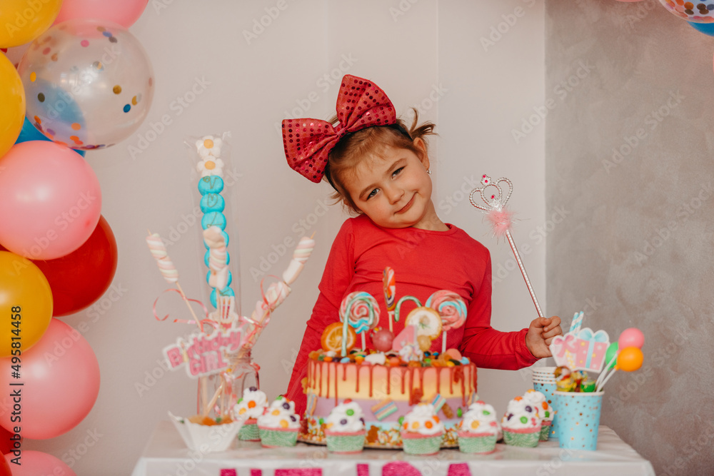 Obraz premium Girl with her birthday cake, happy birthday card,a cute little girl celebrates birthday surrounded by gifts