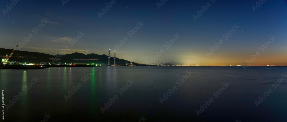 淡路島から見た夜明け前の大阪湾のパノラマ情景＠兵庫