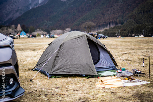 ソロキャンプのテントレイアウト © Kazu8