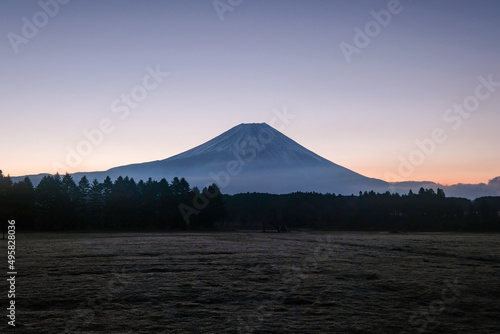 静岡県富士宮市朝霧高原のキャンプ場からの富士山と日の出