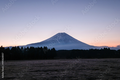 静岡県富士宮市朝霧高原のキャンプ場からの富士山と日の出