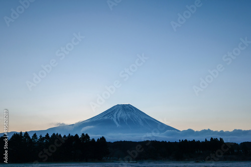 静岡県富士宮市朝霧高原のキャンプ場からの富士山と日の出