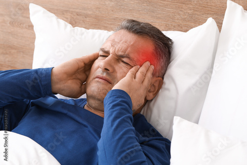 Mature man suffering from h...