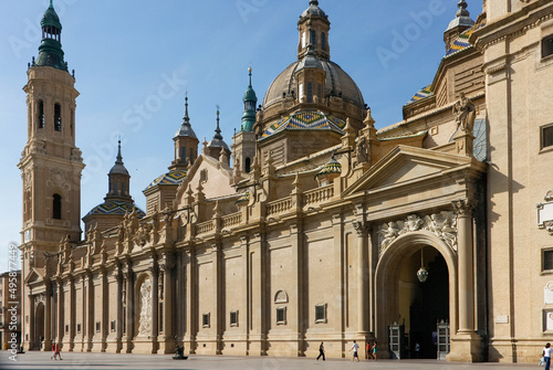 Fototapeta Naklejka Na Ścianę i Meble -  Basílica de Nuestra Señora del Pilar en Zaragoza