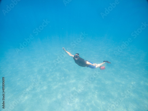 man taking selfie picture underwater in scuba mask