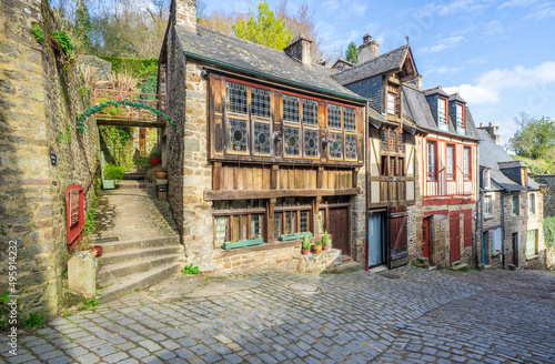 Fototapeta Naklejka Na Ścianę i Meble -  Ruelle de Dinan et ses maisons à pans de bois, Côtes-d'Armor, Bretagne