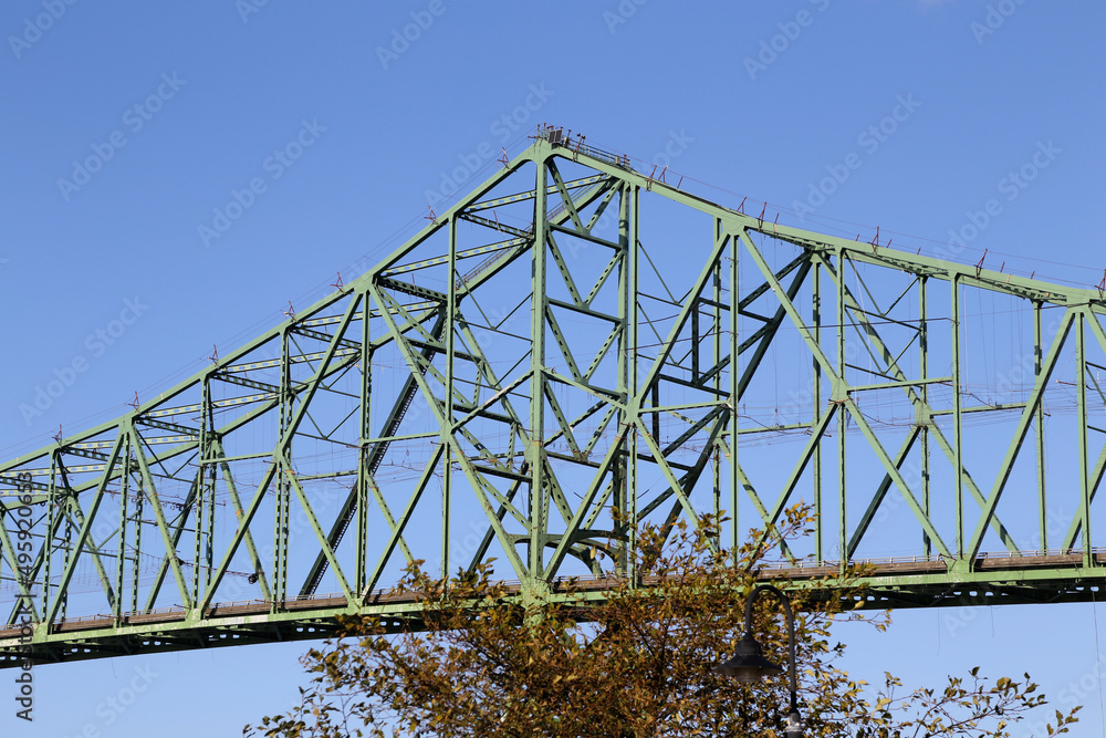 Brücke aus Metall in den USA, Westküste