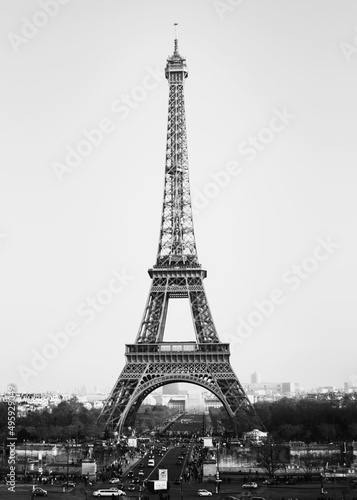Wieża eiffla. Monomchromatyczny Paryż