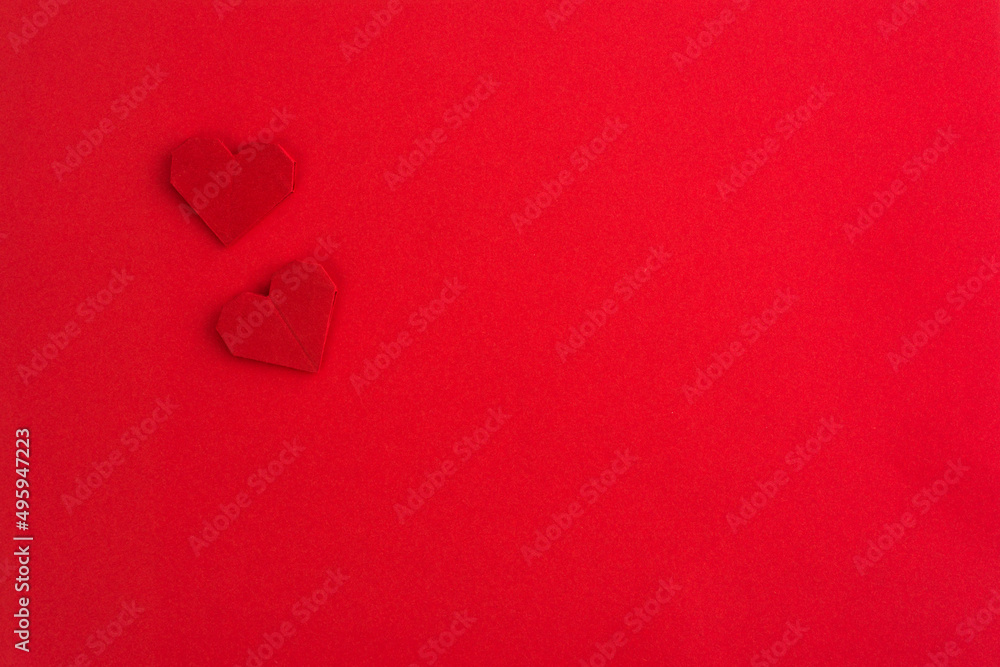 Obraz premium Red origami hearts on red background