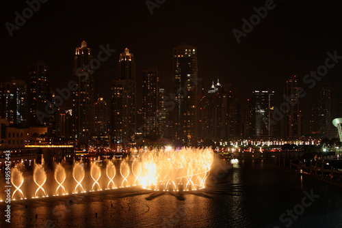 Dubai - Dubai Fountain / Dubai - The Dubai Fountain /.