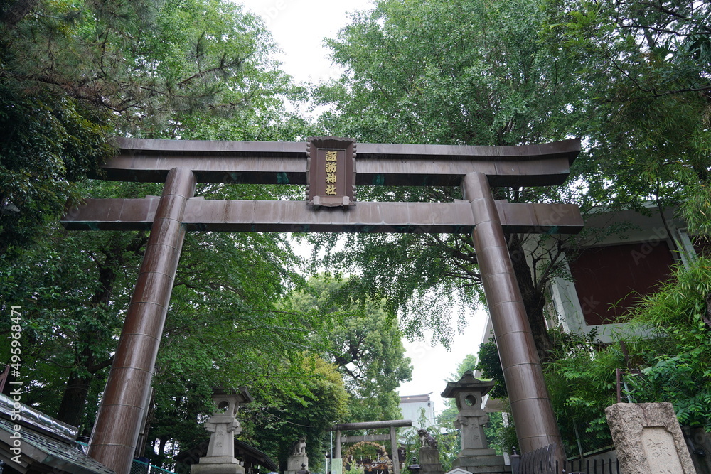 新宿諏訪神社　鳥居