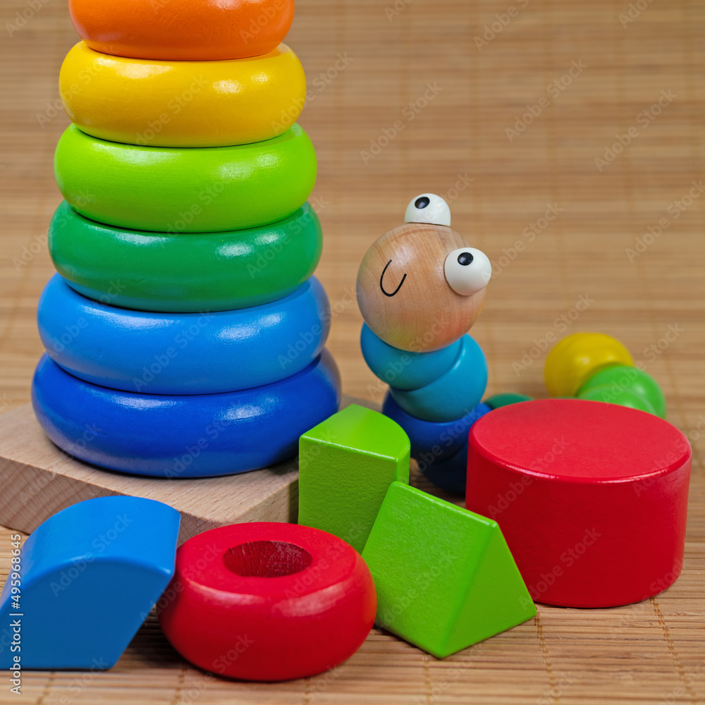 Stapelturm, Bausteine und Wurm aus Holz Stapelturm, Bausteine und Wurm aus Holz
