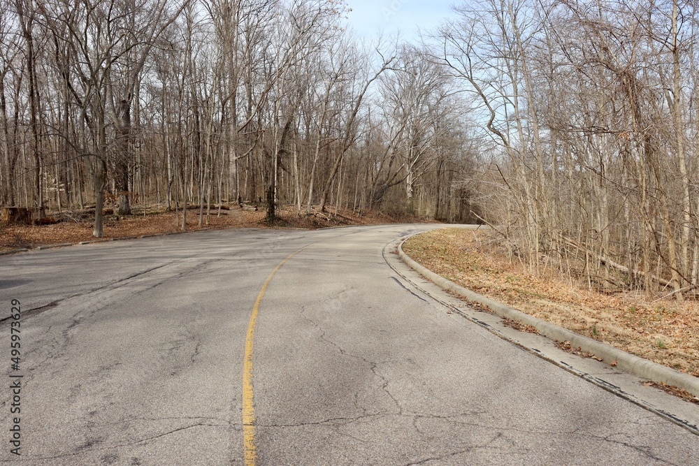 Fototapeta premium In the middle of the empty road in the countryside.