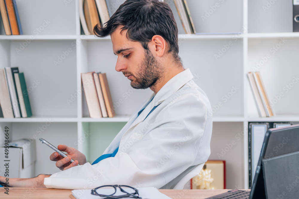 doctor working in the clinic or medical consultation