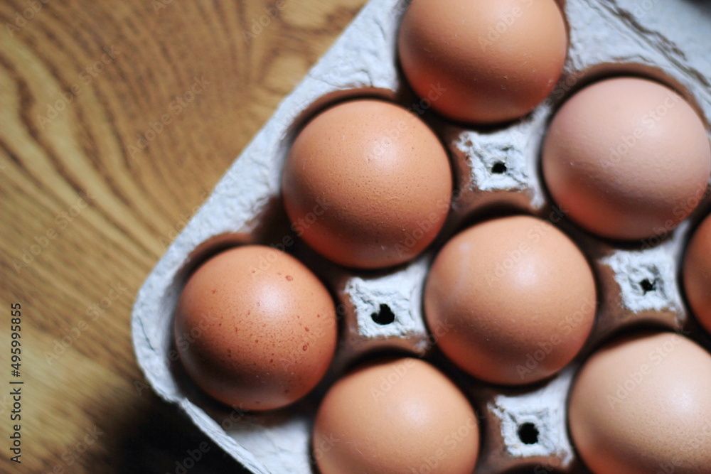 chicken eggs in the ovary box, protein food, yellow-orange chicken eggs chicken eggs in the ovary box, protein food, yellow-orange chicken eggs