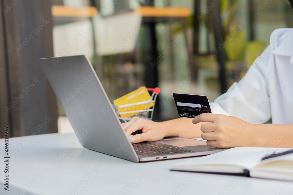 online shopping ideas with credit card Woman filling out credit card information to pay for products via website Credit cards can be used to pay for goods and services online. online shopping ideas with credit card Woman filling out credit card information to pay for products via website Credit cards can be used to pay for goods and services online.