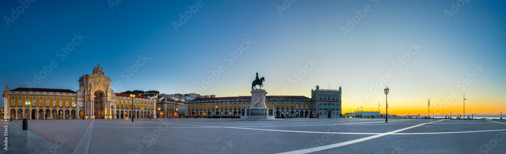 Obraz na płótnie Commerce Square panorama (Praca do Comercio) with statue of of King Jose I in Lisbon. Portugal w salonie