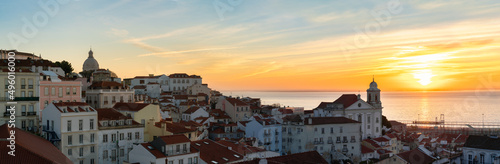 Sunrise panorama of old town district of Lisbon called Alfama, Portugal © Pawel Pajor