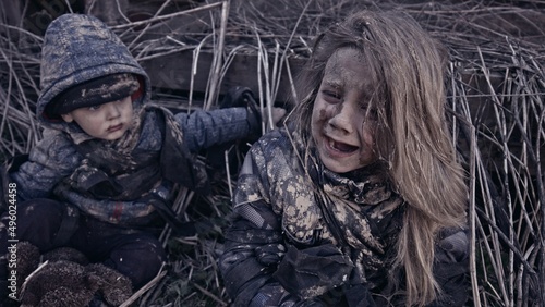 Obraz na płótnie Children without a home, apocalypse, war