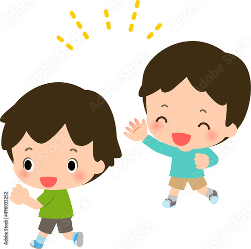 外で遊ぶ笑顔の男の子