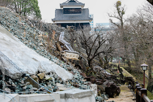 Cuadro en lienzo 14 Jan 2020 - Kumamoto City, Kyushu, Japan : Damaged Kumamoto Castle