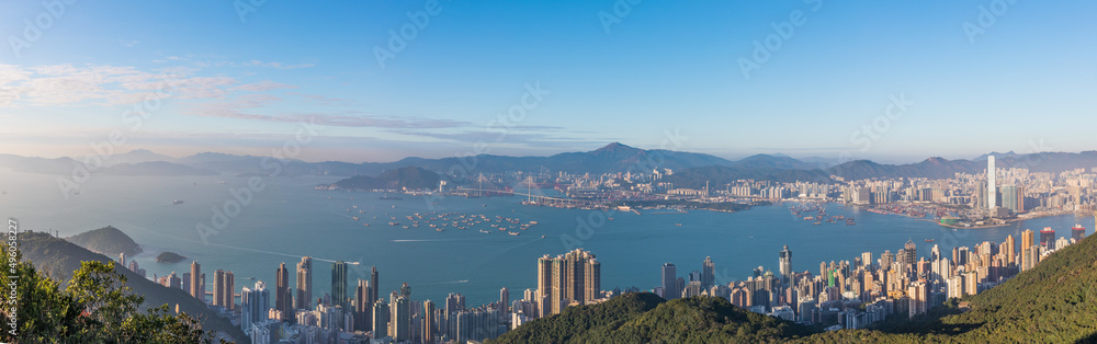 Fototapeta premium Panorama of Hong Kong Island from the peak, commercial center downtown surrounded by mountains