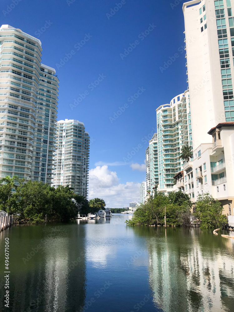 Fototapeta premium Miami Beach, Florida . The tall buildings of beachfront hotel, resorts and condominiums