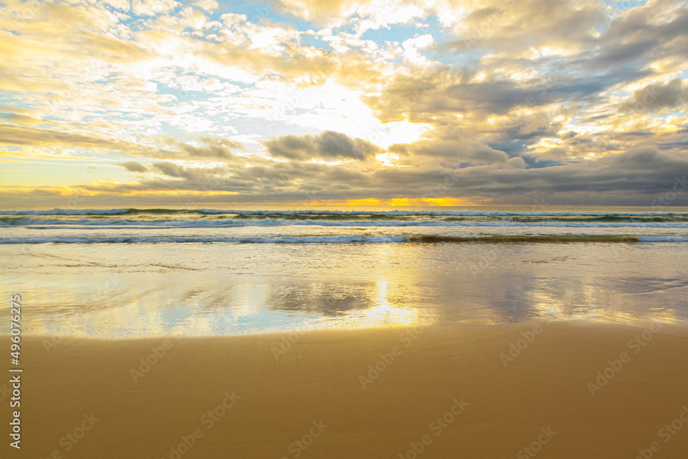Bezaubernder Sonnenaufgang am Ozean, Australien