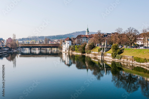 Olten, Stadt, Stadtturm, Aare, Fluss, Alte Brücke, Holzbrücke, Altstadt, historische Häuser, Bahnhof, Frühling, Frühlingsblüte, Frühlingssonne, Solothurn, Schweiz