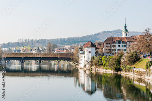 Wallpaper Mural Olten, Stadt, Stadtturm, Aare, Fluss, Alte Brücke, Holzbrücke, Altstadt, historische Häuser, Bahnhof, Frühling, Frühlingssonne, Solothurn, Schweiz Torontodigital.ca
