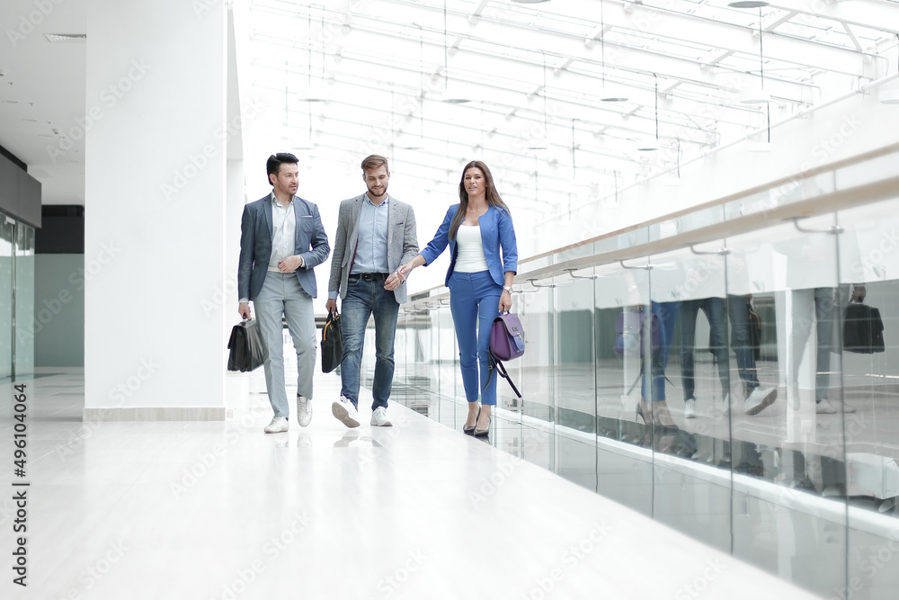business team goes and discusses business issues business team goes and discusses business issues