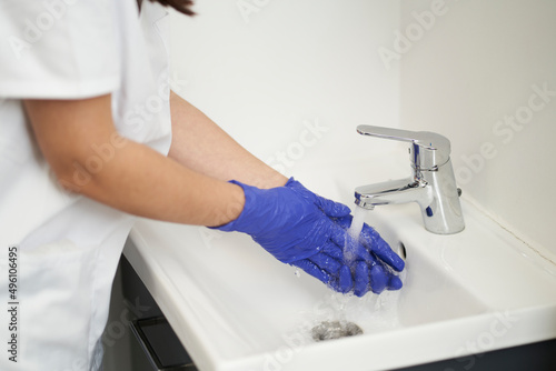 Fototapeta Naklejka Na Ścianę i Meble -  physiotherapist washing hands with soap and water