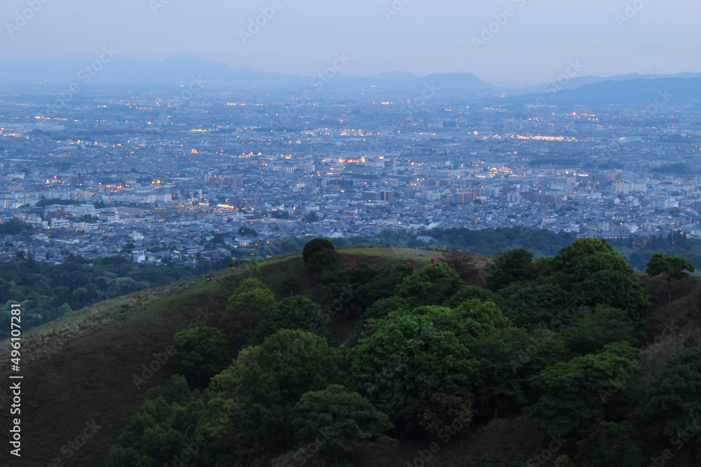 ≪奈良≫若草山からの夕暮れ、夜景写真　日本　アジア
