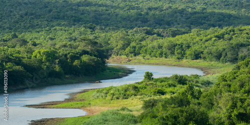 Fluss zum Hluhluwe Dam im Naturreservat Hluhluwe Nationalpark Südafrika