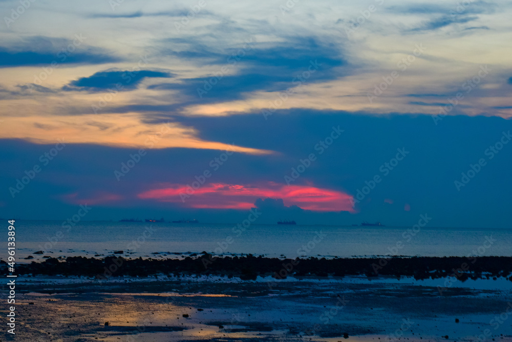 Obraz premium Bright color twilight sky sea beach background