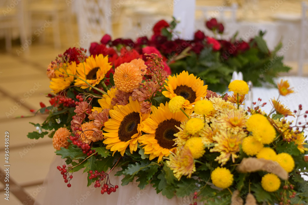 Obraz premium Colourful wedding decorations. Wedding main table with fresh flowers. Sunflower wedding decor. Wedding day.