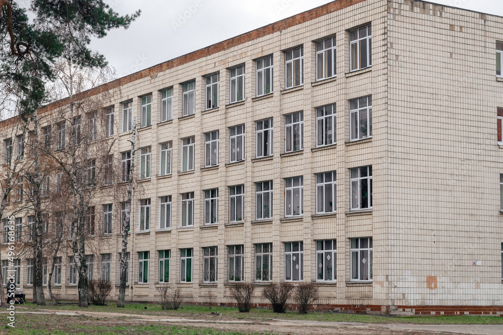 The old building of a secondary school in the city of Kyiv