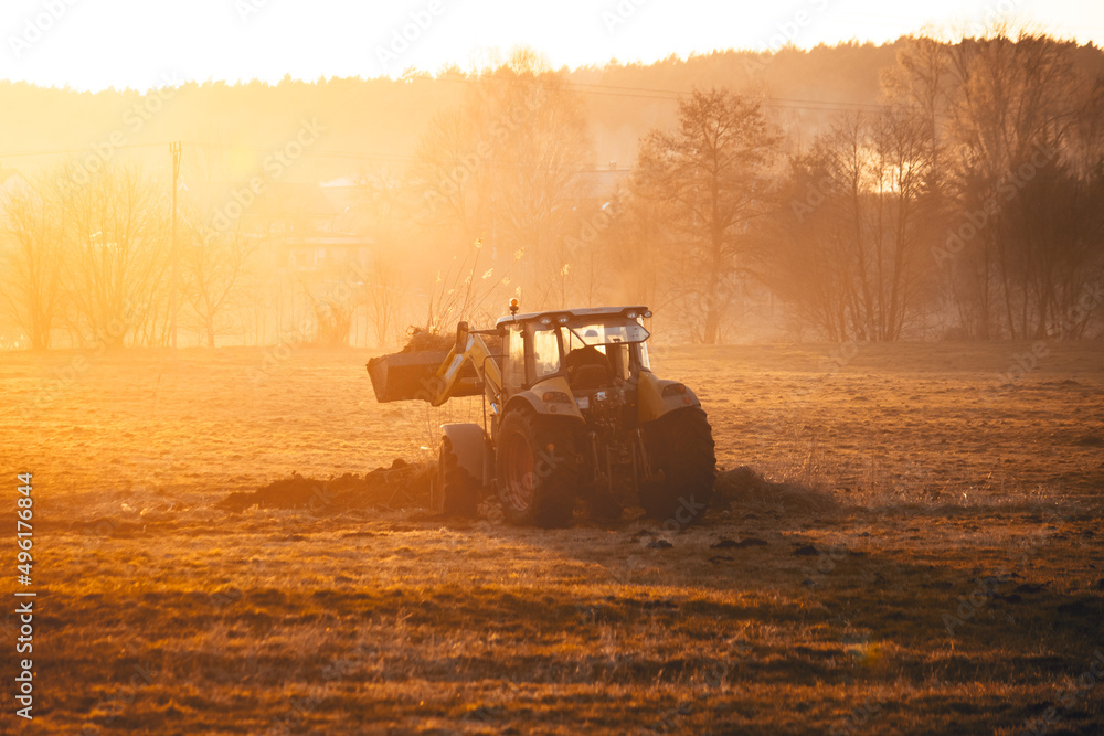 Rolnictwo trakror na polu