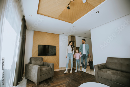 Young family arrive into ho...