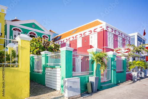 Foto Colonial architecture with colorful facades in Willemstad, Curacao