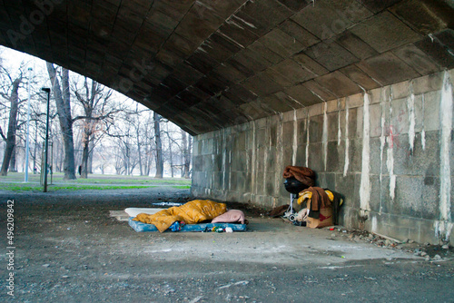 Tableau sur toile homeless camp under the bridge in Prague
