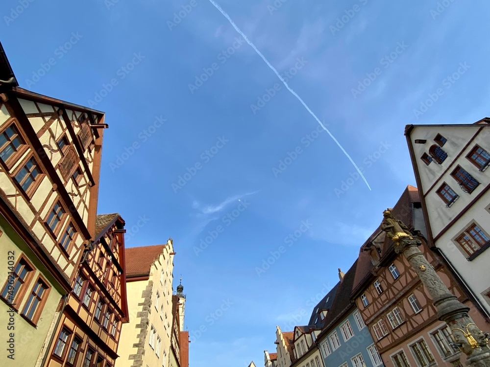 青空と中世の街ローテンブルク