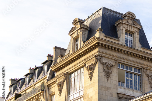 Edificio estilo hausmann en París