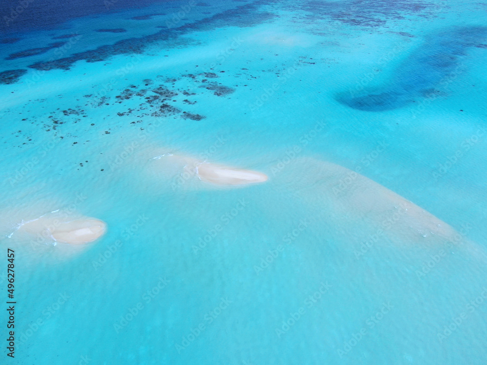 Obraz premium Amazing azure blue Maldive islands reef seascape