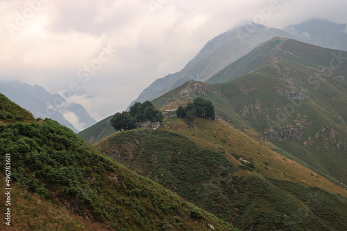 Wildromantische Bergwelt über Dosso del Liro (Adula-Alpen); Blick auf das halbverlasssene Bergdorf Piaghedo und weiter in Richtung Monte Duria photo