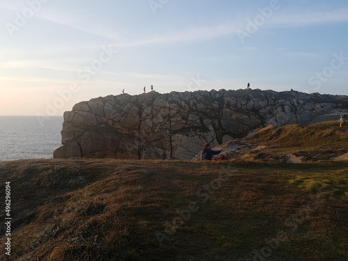 Many people in the top of the cliff