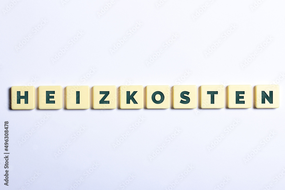 Das Wort Heizkosten in Buchstaben auf weißem Hintergrund Das Wort Heizkosten in Buchstaben auf weißem Hintergrund