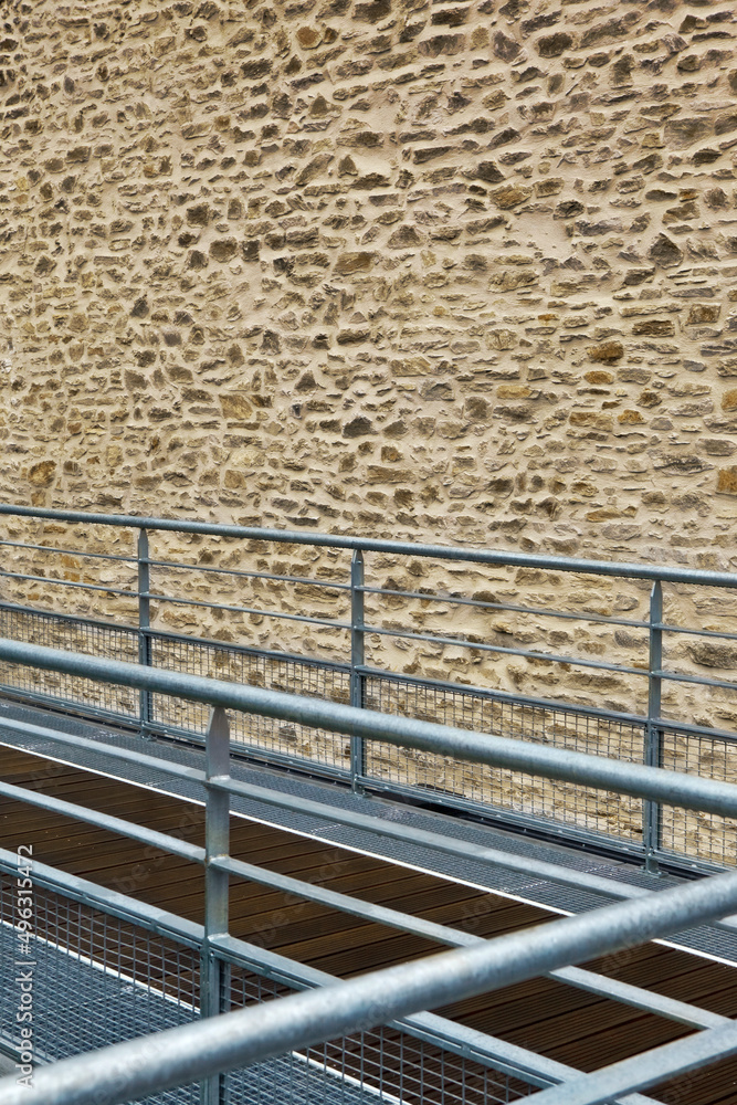 Obraz premium Small metal bridge in a French yard