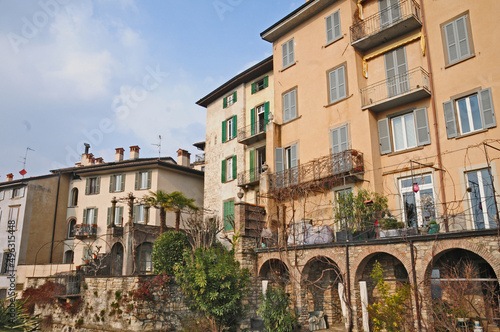 Bergamo Alta, case sulle antiche mura veneziane © lamio