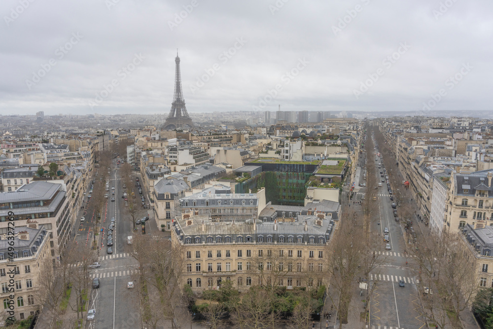 París (Francia) /Vista de la ciudad con torre Eiffel al fondo